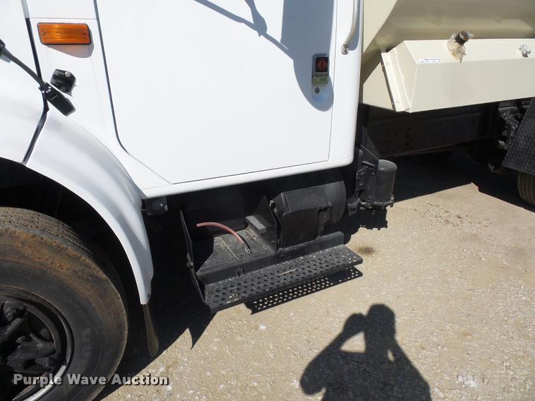 image for item DJ9511 1991 International 4900 hydro seeder truck