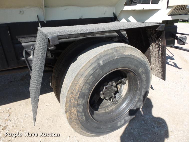 image for item DJ9511 1991 International 4900 hydro seeder truck