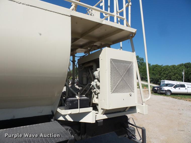 image for item DJ9511 1991 International 4900 hydro seeder truck