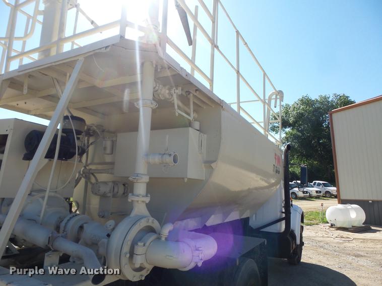 image for item DJ9511 1991 International 4900 hydro seeder truck