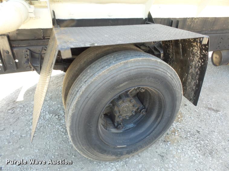 image for item DJ9511 1991 International 4900 hydro seeder truck