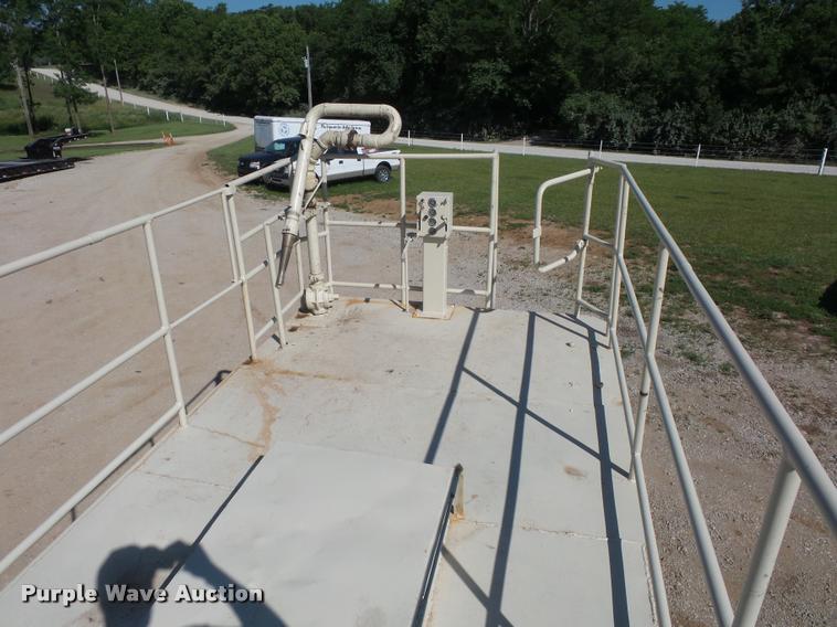 image for item DJ9511 1991 International 4900 hydro seeder truck