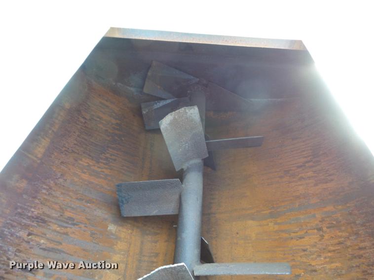 image for item DJ9511 1991 International 4900 hydro seeder truck