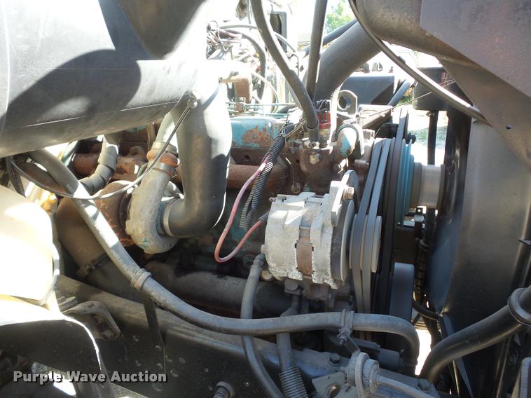 image for item DJ9511 1991 International 4900 hydro seeder truck