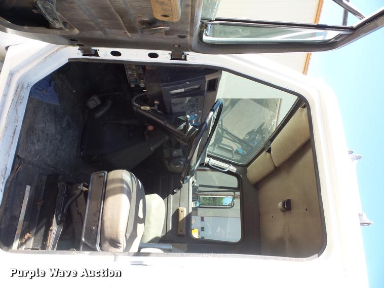 image for item DJ9511 1991 International 4900 hydro seeder truck