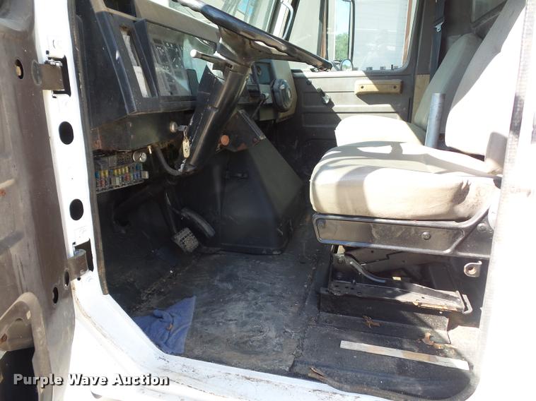 image for item DJ9511 1991 International 4900 hydro seeder truck