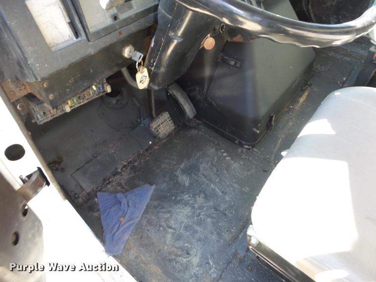 image for item DJ9511 1991 International 4900 hydro seeder truck