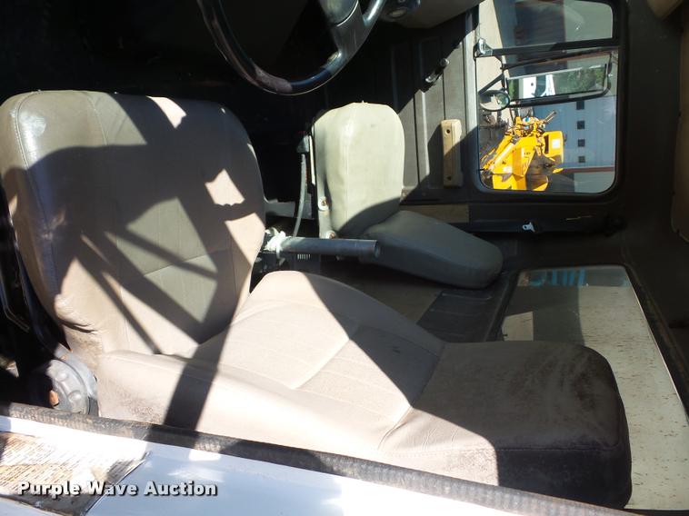 image for item DJ9511 1991 International 4900 hydro seeder truck