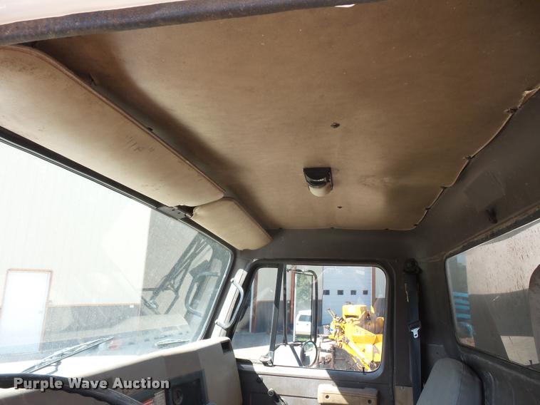 image for item DJ9511 1991 International 4900 hydro seeder truck