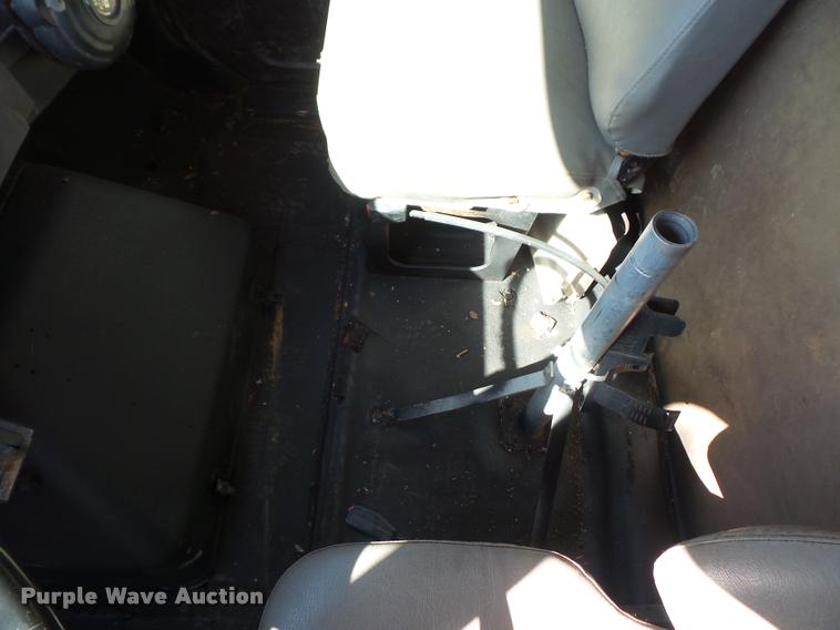 image for item DJ9511 1991 International 4900 hydro seeder truck