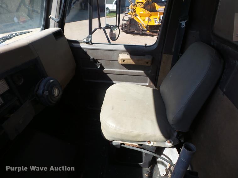 image for item DJ9511 1991 International 4900 hydro seeder truck