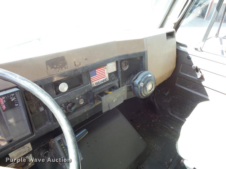 image for item DJ9511 1991 International 4900 hydro seeder truck