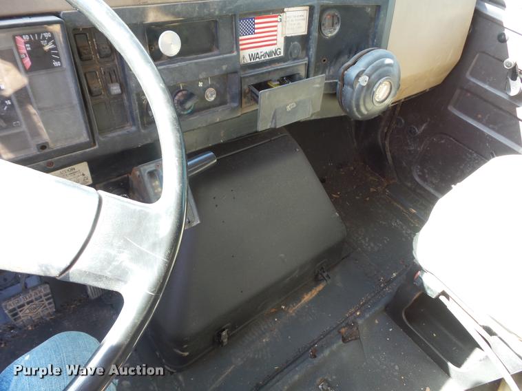 image for item DJ9511 1991 International 4900 hydro seeder truck