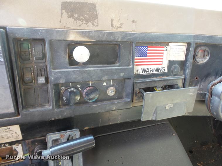 image for item DJ9511 1991 International 4900 hydro seeder truck