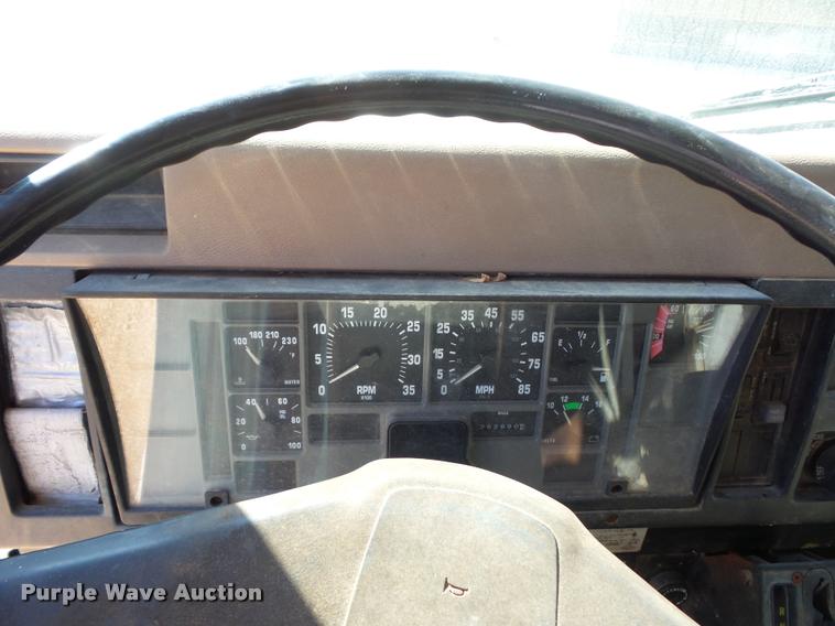 image for item DJ9511 1991 International 4900 hydro seeder truck