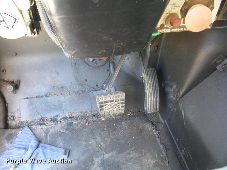 image for item DJ9511 1991 International 4900 hydro seeder truck