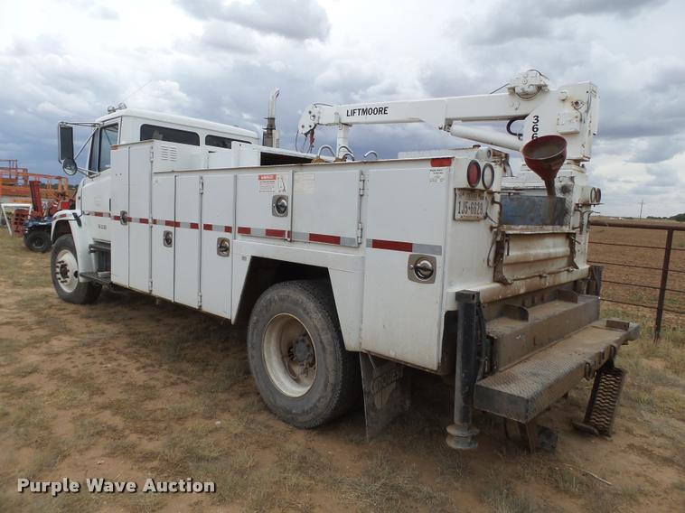 image for item DL9108 2003 Freightliner FL70 service truck with crane