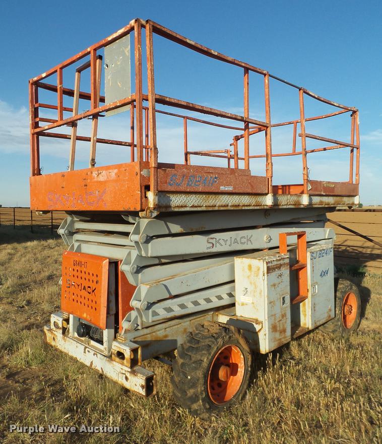 image for item DL9112 Sky Jack 8241F scissor lift