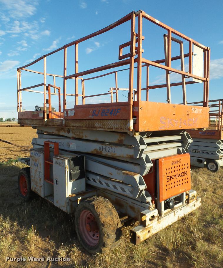 image for item DL9112 Sky Jack 8241F scissor lift