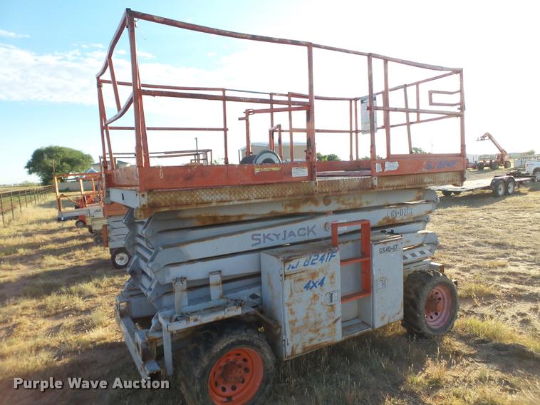 image for item DL9112 Sky Jack 8241F scissor lift