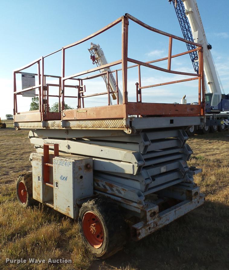 image for item DL9112 Sky Jack 8241F scissor lift