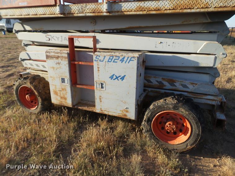 image for item DL9112 Sky Jack 8241F scissor lift
