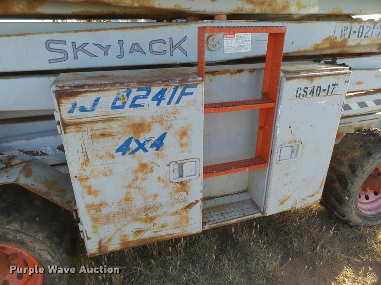 image for item DL9112 Sky Jack 8241F scissor lift