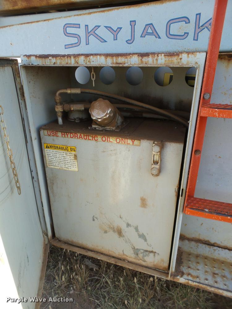 image for item DL9112 Sky Jack 8241F scissor lift