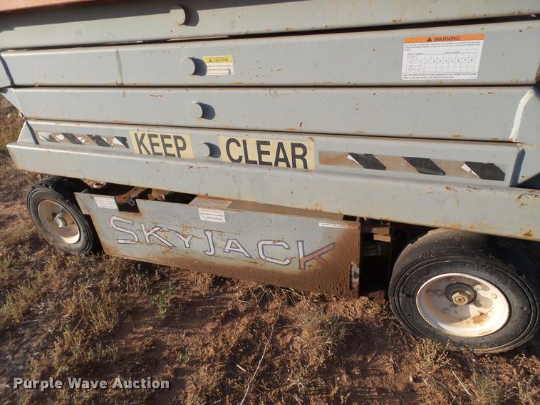 image for item DL9113 Sky Jack II 4526 scissor lift
