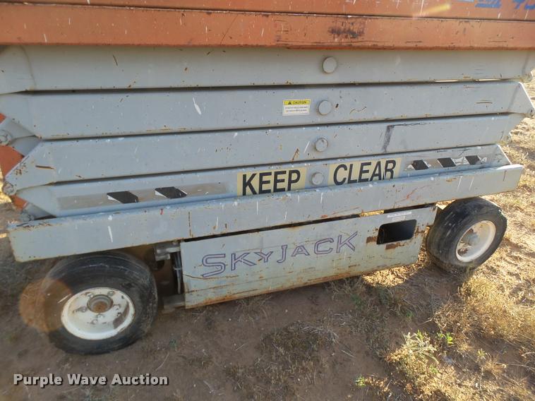 image for item DL9113 Sky Jack II 4526 scissor lift