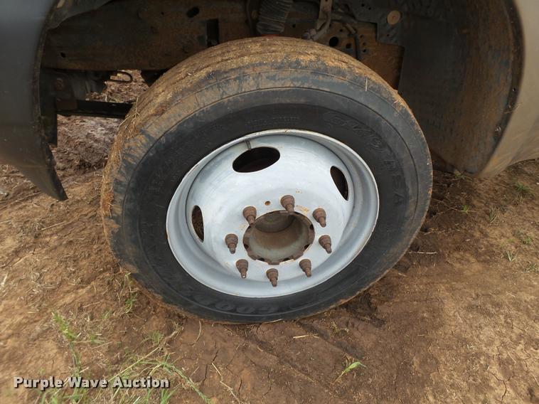 image for item DL9143 2004 Ford F450 Super Duty flatbed truck