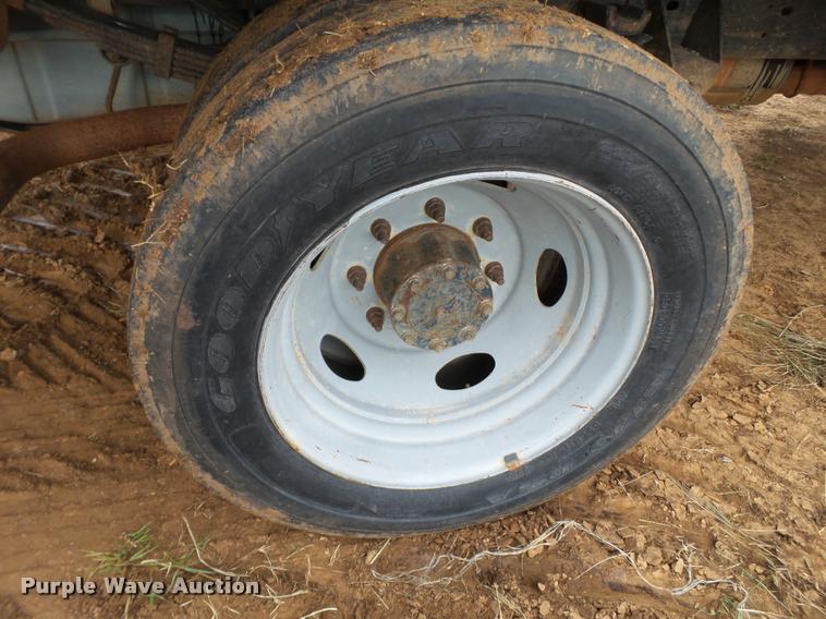 image for item DL9143 2004 Ford F450 Super Duty flatbed truck