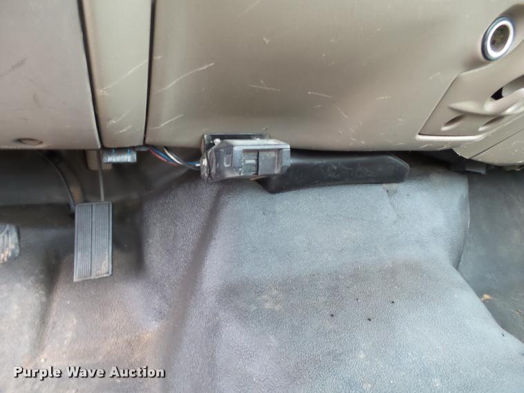 image for item DL9143 2004 Ford F450 Super Duty flatbed truck