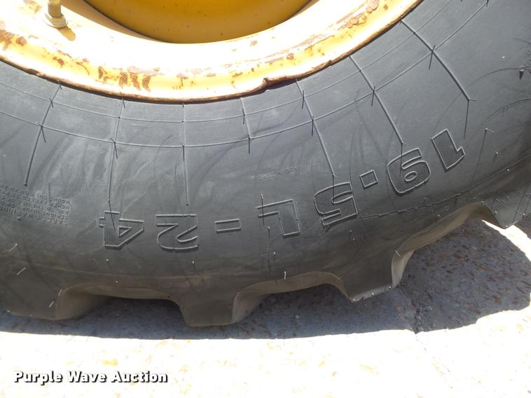 image for item K7611 1997 John Deere 488E forklift