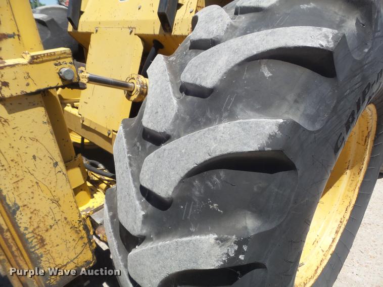 image for item K7611 1997 John Deere 488E forklift