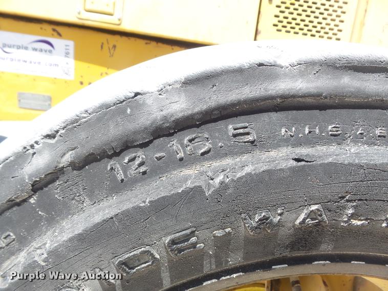 image for item K7611 1997 John Deere 488E forklift