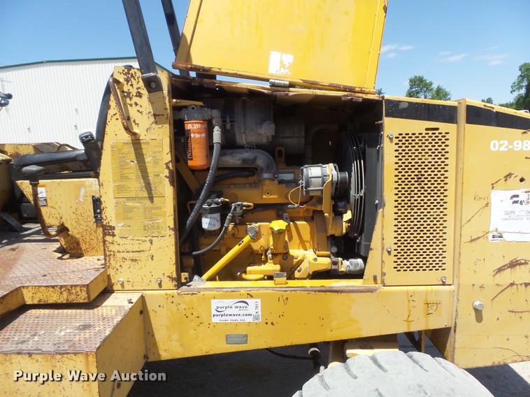 image for item K7611 1997 John Deere 488E forklift