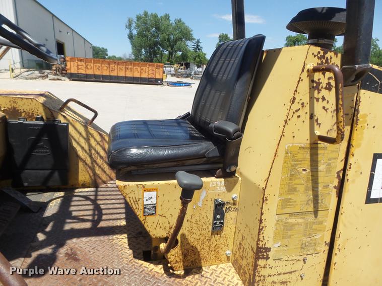 image for item K7611 1997 John Deere 488E forklift