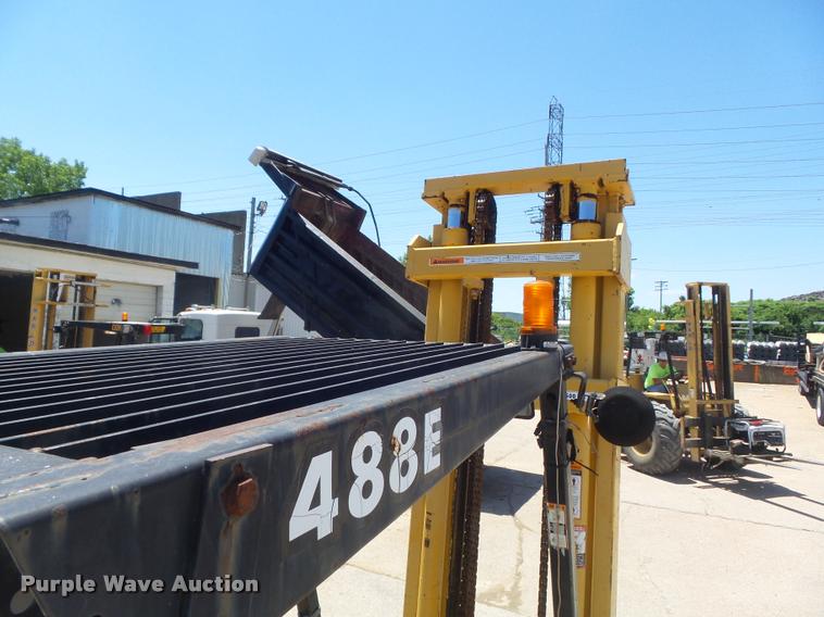 image for item K7611 1997 John Deere 488E forklift