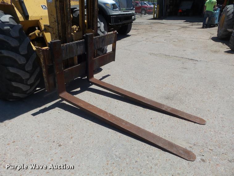 image for item K7611 1997 John Deere 488E forklift