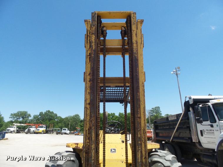 image for item K7611 1997 John Deere 488E forklift