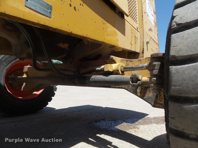 image for item K7611 1997 John Deere 488E forklift