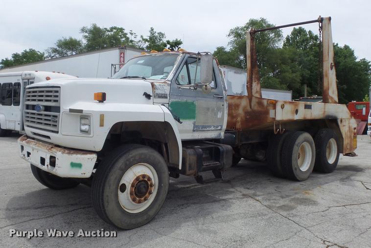 image for item K7615 1992 Ford FT900 lugger truck