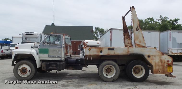 image for item K7615 1992 Ford FT900 lugger truck