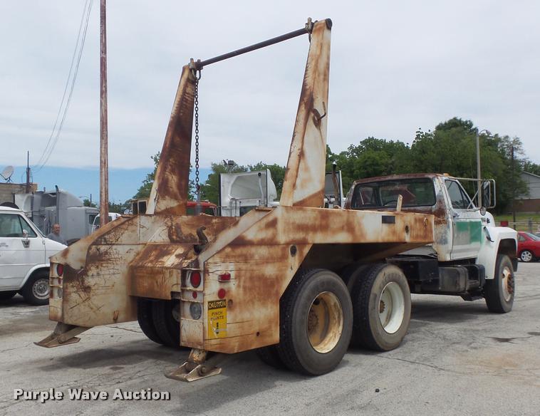 image for item K7615 1992 Ford FT900 lugger truck