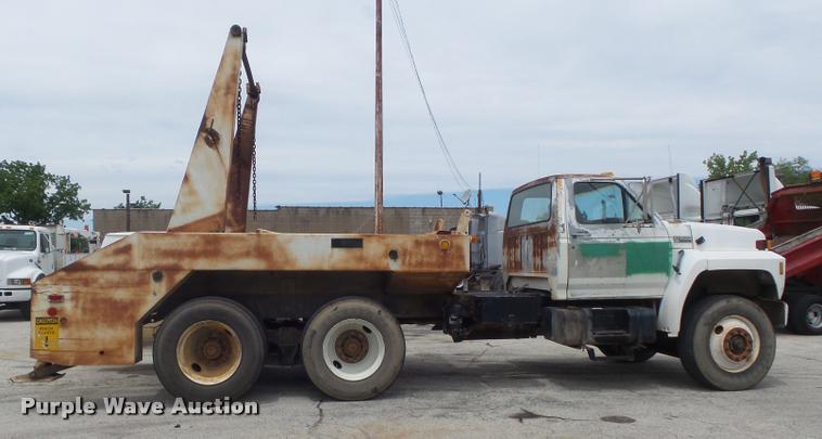 image for item K7615 1992 Ford FT900 lugger truck