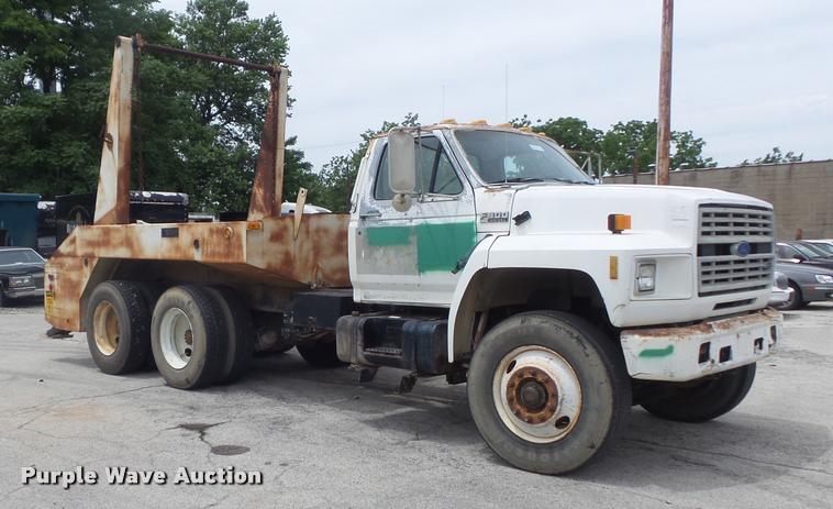 image for item K7615 1992 Ford FT900 lugger truck