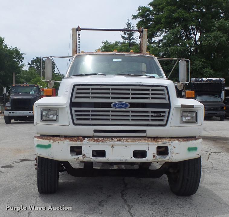 image for item K7615 1992 Ford FT900 lugger truck