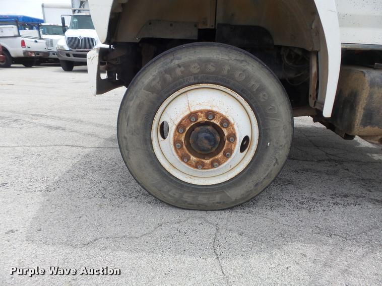 image for item K7615 1992 Ford FT900 lugger truck