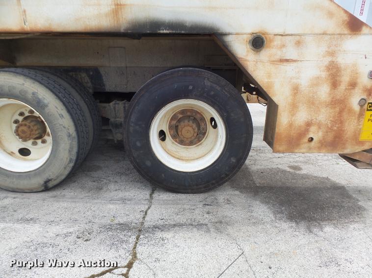 image for item K7615 1992 Ford FT900 lugger truck